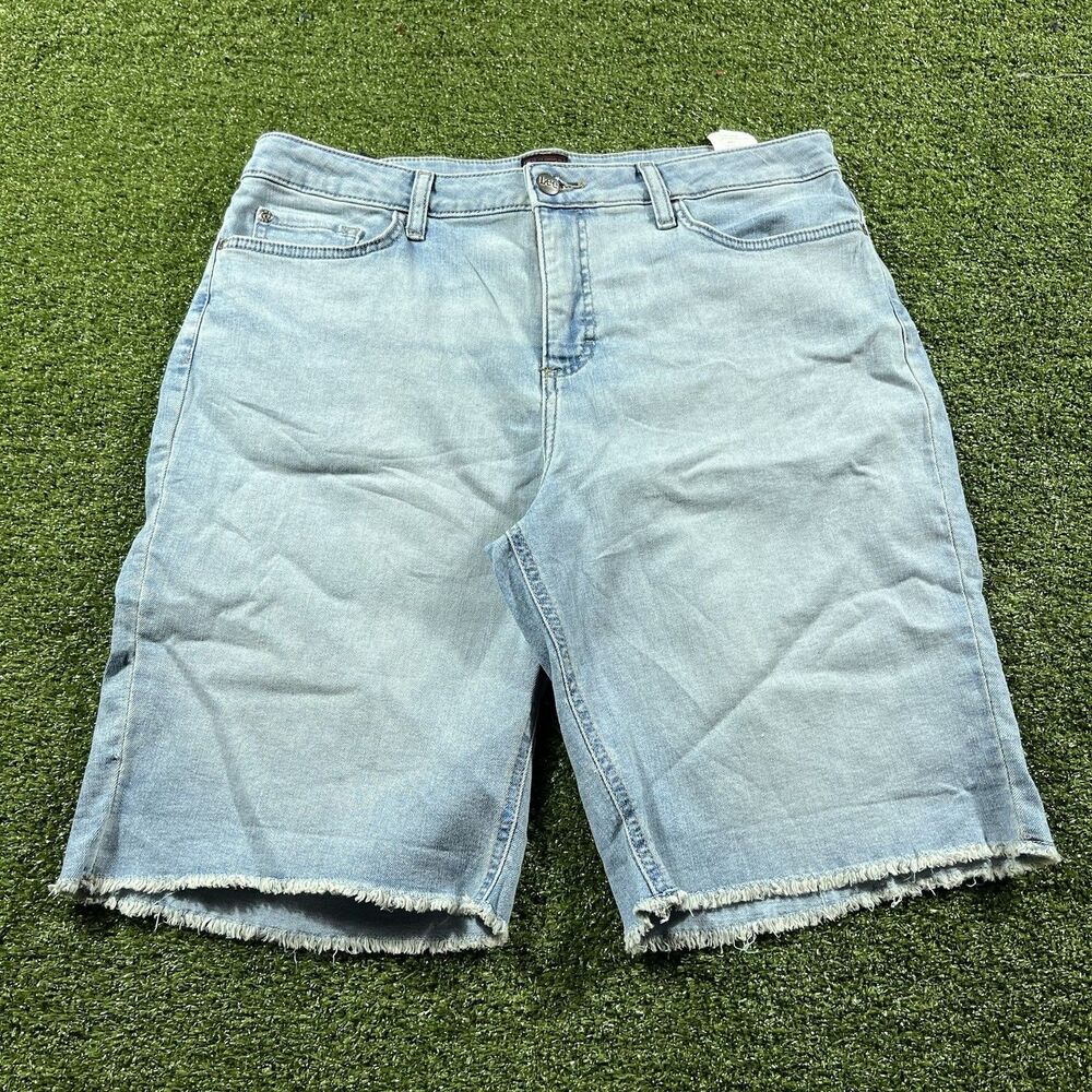 Lee Women's Mid-Rise Raw Hem Denim Shorts, Light Wash 14M